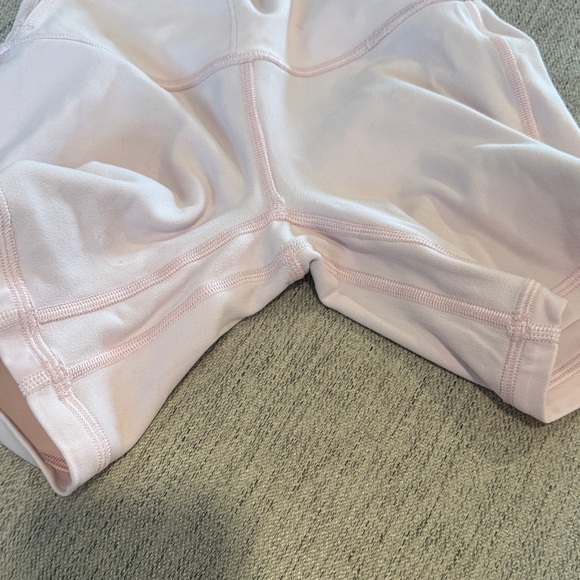 lululemon athletica Women's Light Pink Align Shorts, size 0 - Picture 4 of 4